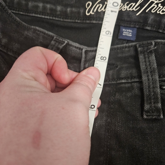 Universal thread mid rise skinny distressed jeans! - Picture 7 of 9